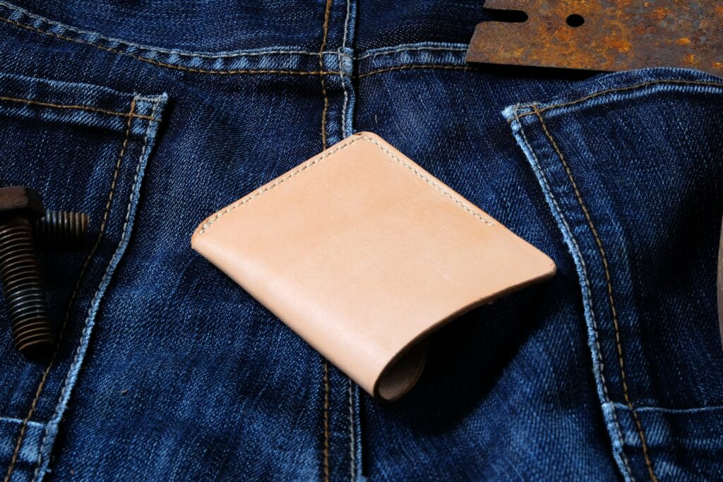 The 13 Best Slim Minimalist Pockets for Males in 2024